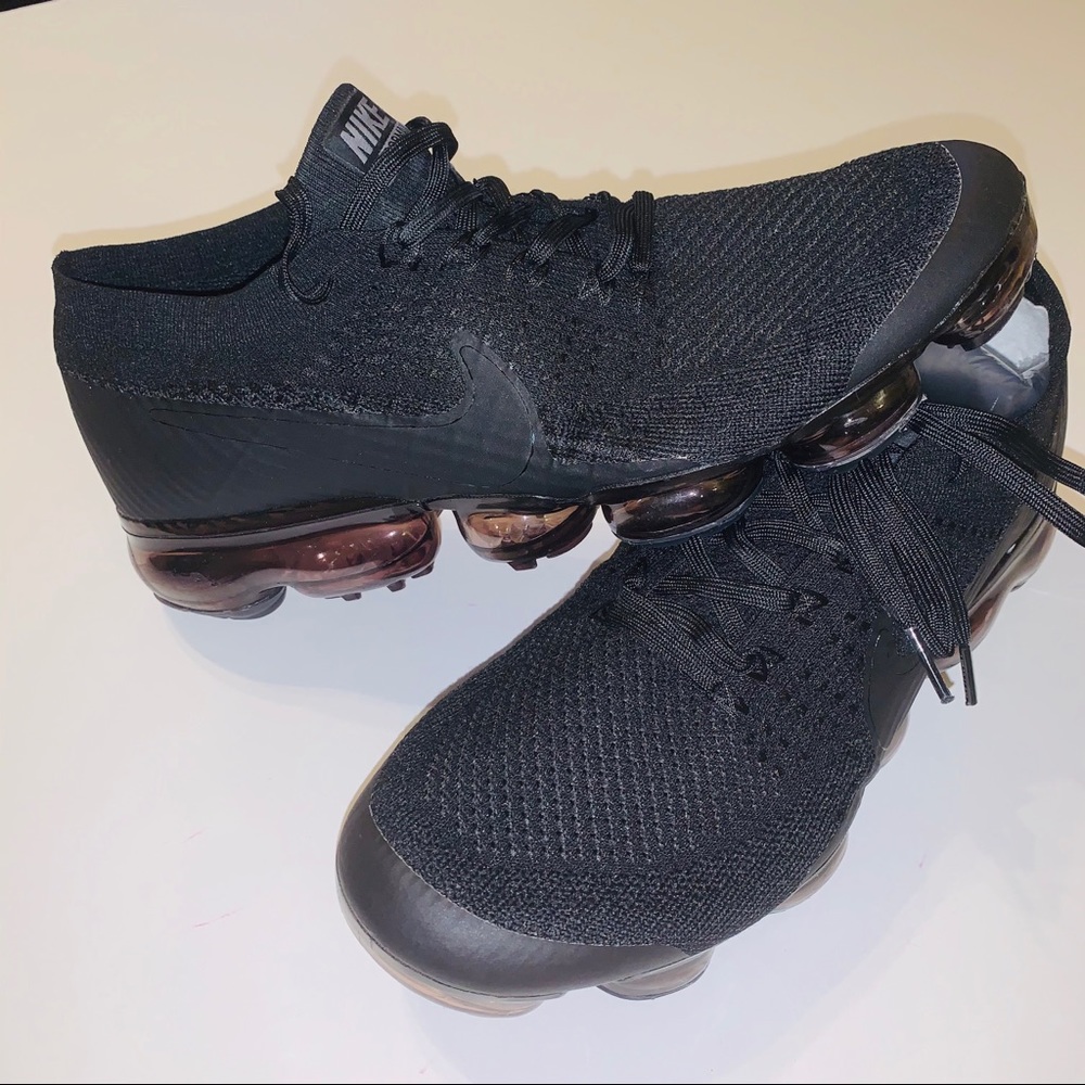 NIKE vapormax all black